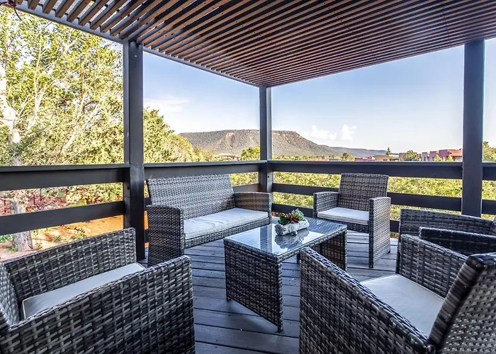 Outdoor Entertaining Space: Mtn-view * Sedona