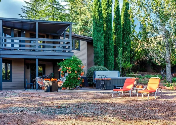 Holiday home Outdoor Entertaining Space: Mtn-view