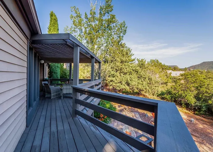Holiday home Outdoor Entertaining Space: Mtn-view