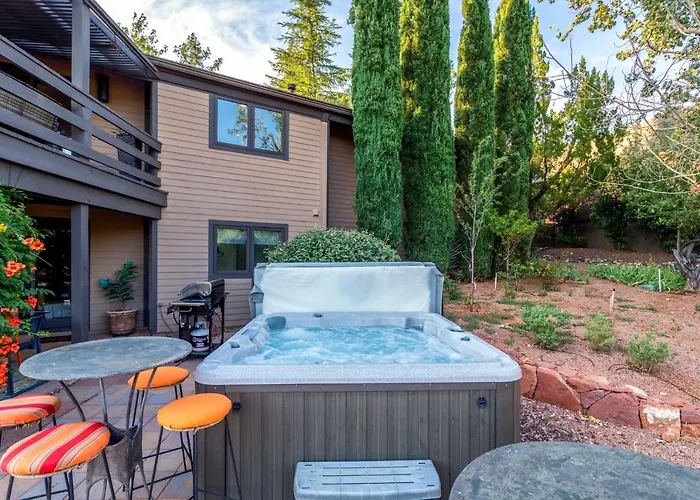 Outdoor Entertaining Space: Mtn-view