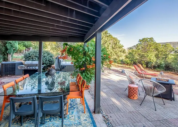 Outdoor Entertaining Space: Mtn-view * Sedona